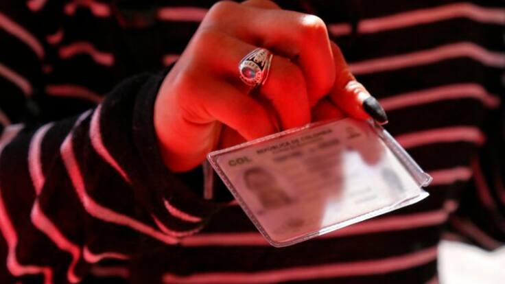 Concejal denuncia “chambonadas” de Imprenta Nacional en cédulas de extranjería