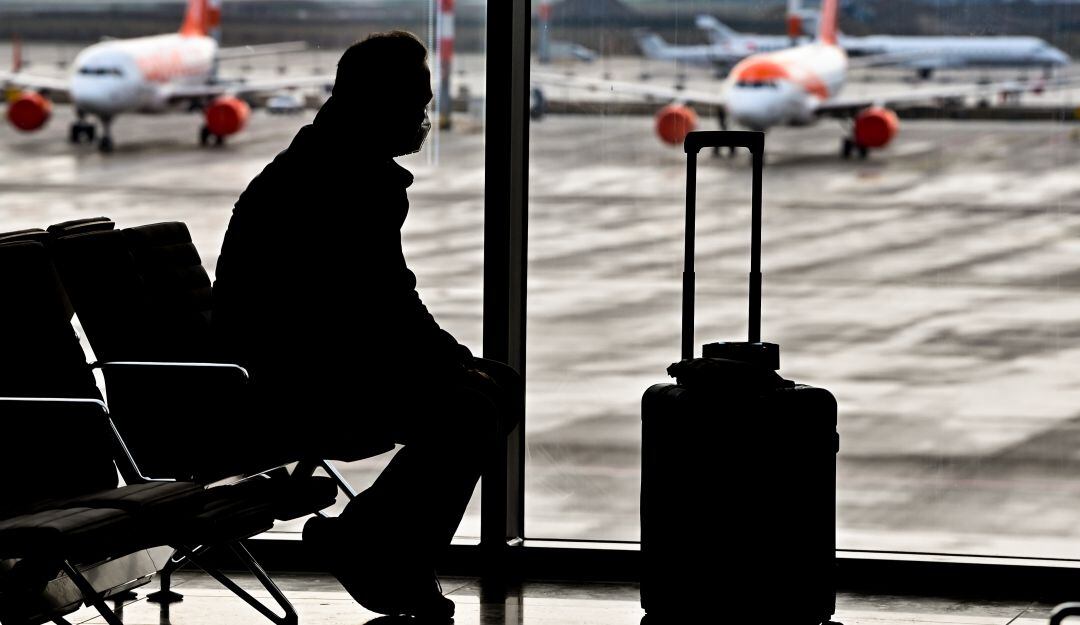 Viajeros en aeropuerto