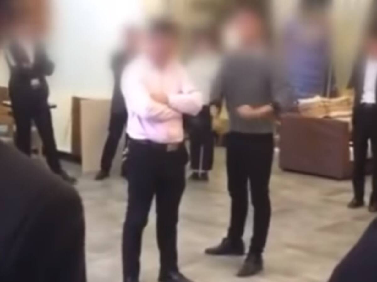 "Brutales castigos" a empleados chinos que no cumplen con las metas