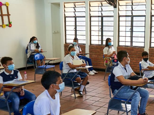 Colegio de Florida estará en virtualidad dos días tras seis contagios