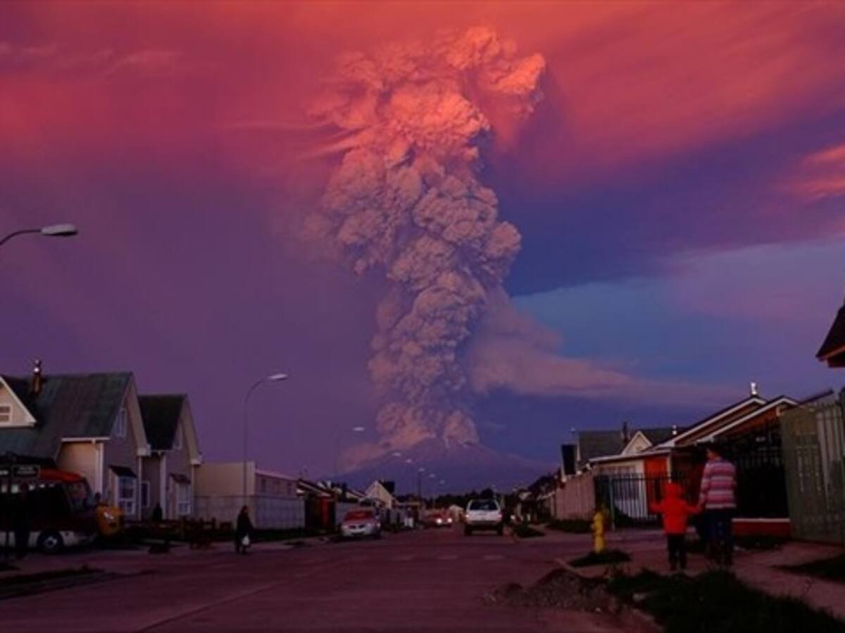 Advierten de riesgo de nueva erupción del volcán Calbuco en Chile