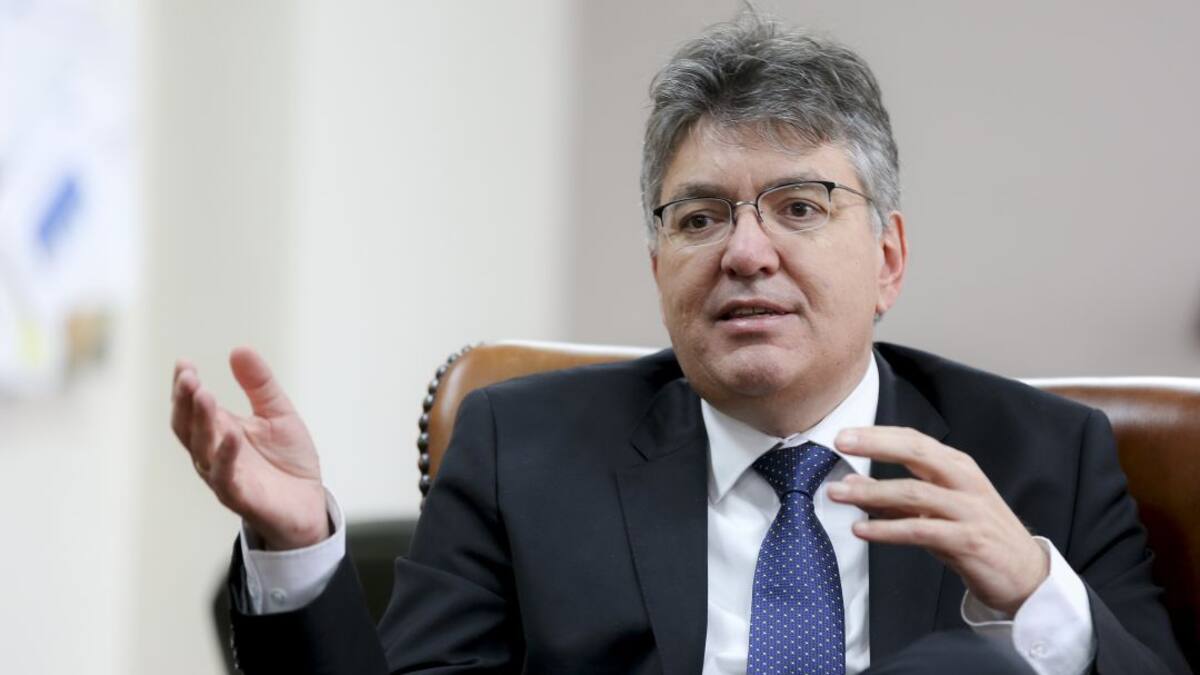 “Las primeras que sienten el golpe son las que producen el fracking: exmininistro Cárdenas