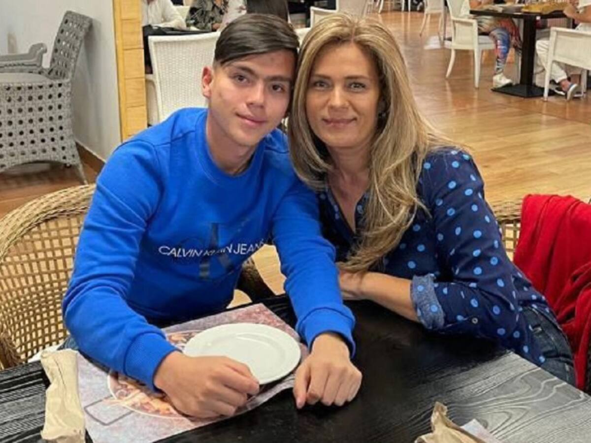 Marcela Rivera, mamá y coequipera del nuevo crack del fútbol colombiano