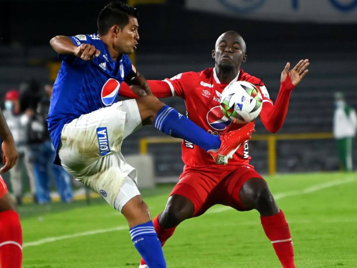 Mackalister Silva: "No es que uno como jugador quiera hacer el juego lento"