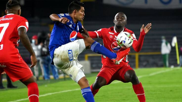 Mackalister Silva: "No es que uno como jugador quiera hacer el juego lento"