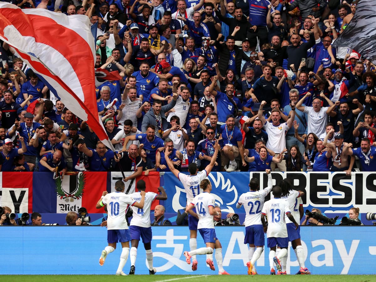 Francia lo resuelve sobre el final con autogol de Vertonghen y elimina a Bélgica en octavos