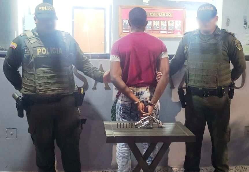 En el barrio La Quinta, capturado presunto delincuente con un revólver calibre 38