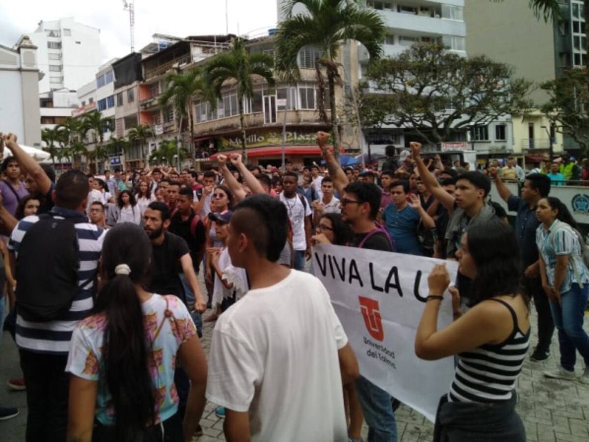 Estudiantes de la Universidad del Tolima se toman sede de la Gobernación
