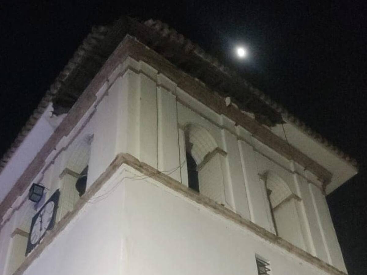 Tres heridos dejó la caída del techo de la Torre del Reloj en Popayán