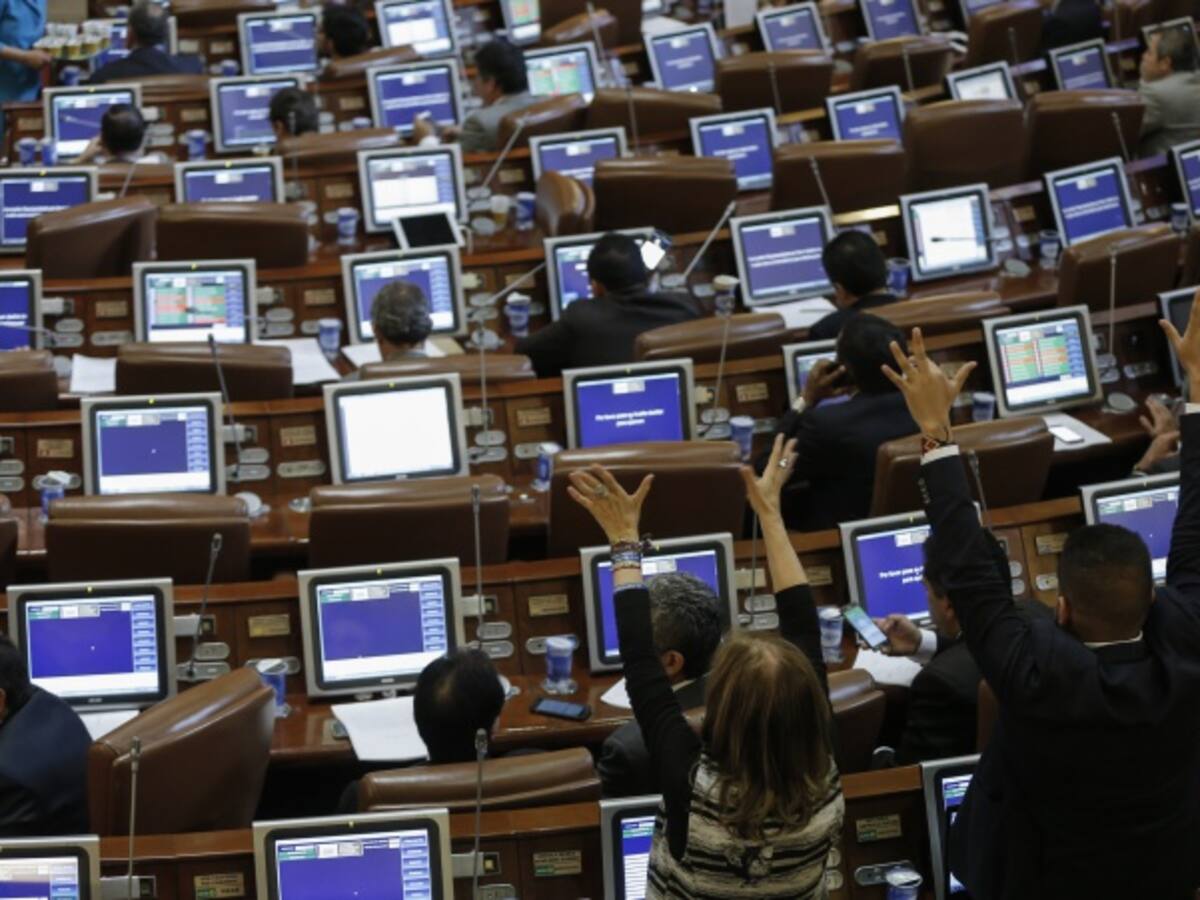 Congreso no aprobará reforma tributaria "a pupitrazo": Lizcano