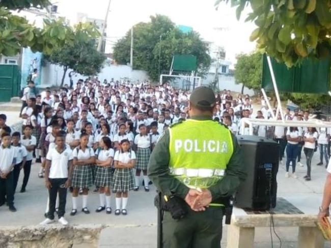 Policía de Cartagena se tomó los colegios en el regreso a clases
