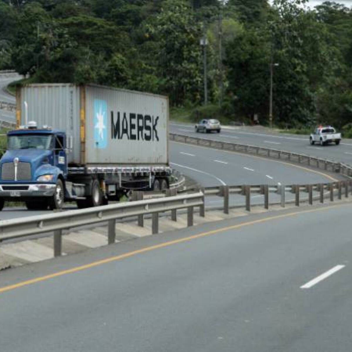 "El paro camionero debe centrarse en la ilegalidad" Germán Vargas Lleras