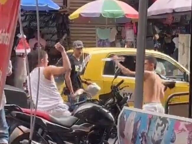 ‘Baile’ de cuchillo en el centro de Bucaramanga