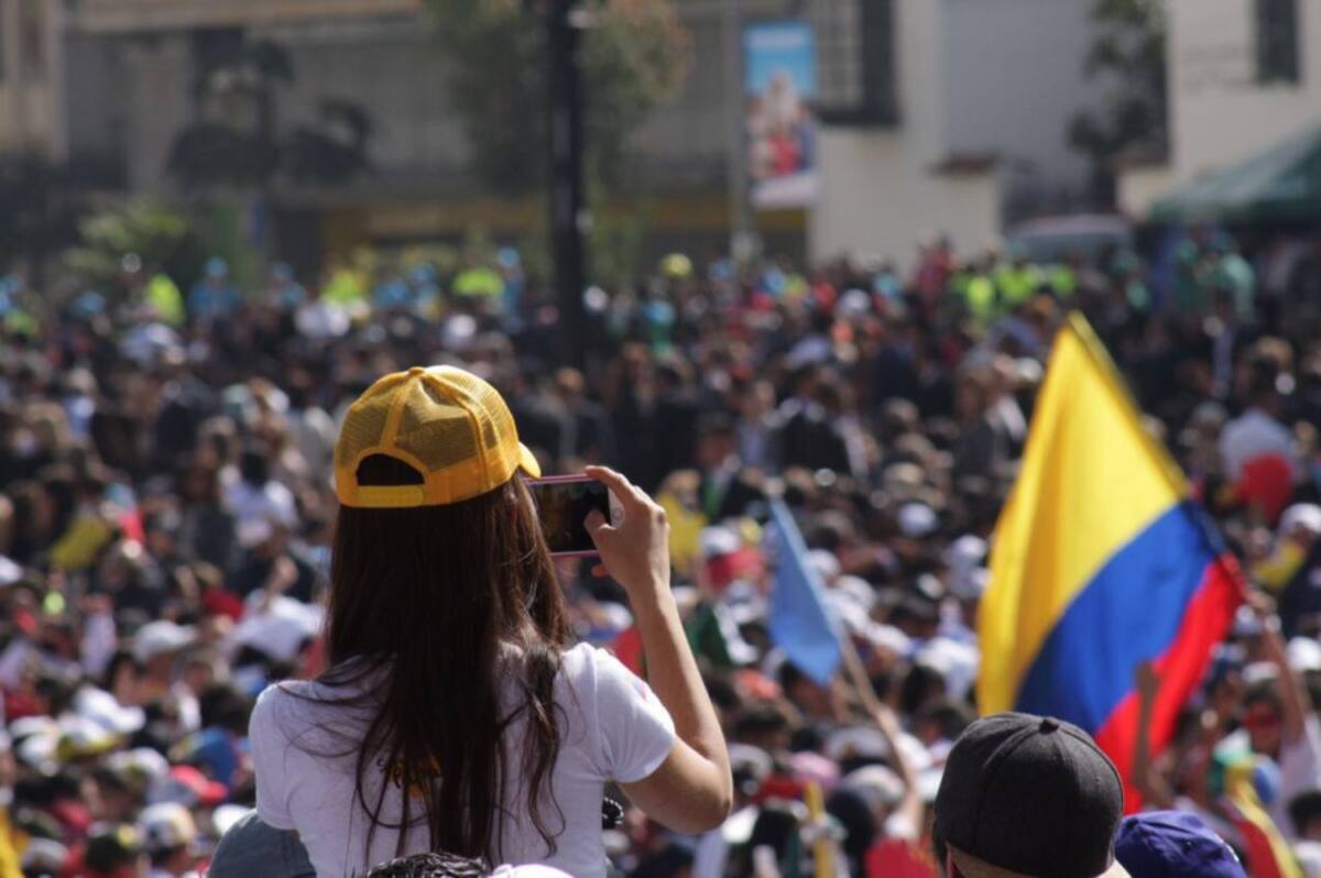 Feligreses estuvieron presentes en la Plaza de Bolívar para ver al Santo Padre
