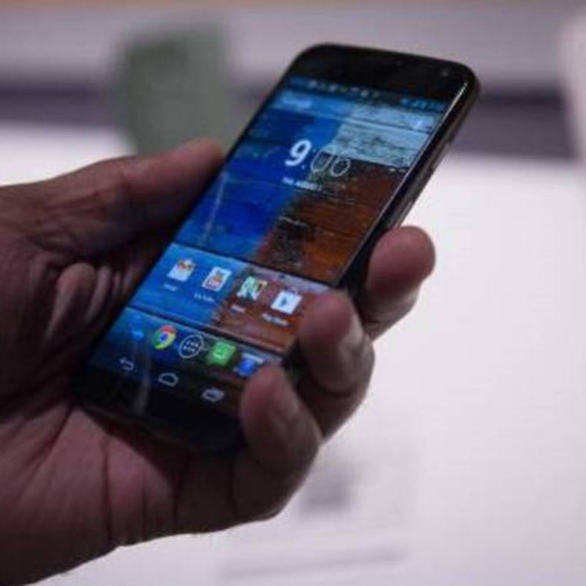 588 celulares decomisó la Policía en tres locales de la Plaza de Mercado