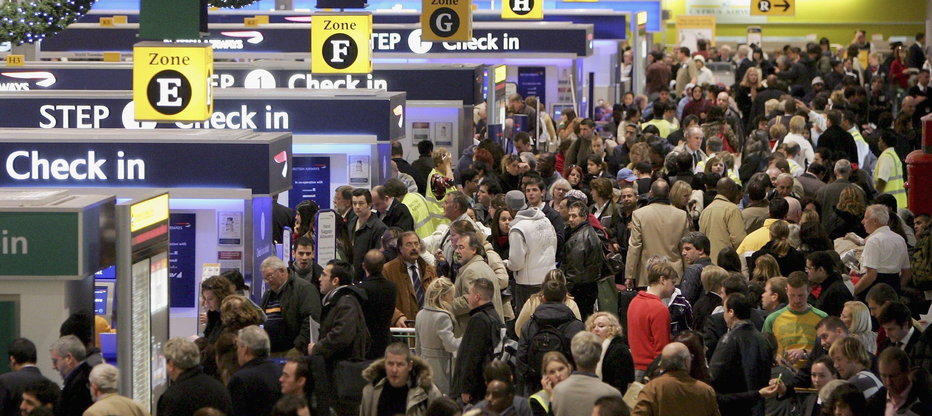 Retrasos en el aeropuerto de Heathrow, en Londres (Reino Unido). 
(Foto:     Scott Barbour/Getty Images)