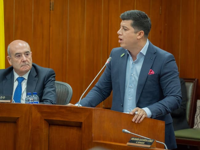 Senador santandereano promueve debate de control político por el alza de tarifas de luz