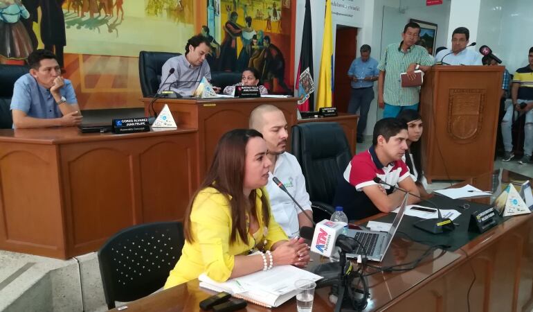 Directora de Imsalud Katherine Calabró Galvis entregando explicaciones al concejo de Cúcuta