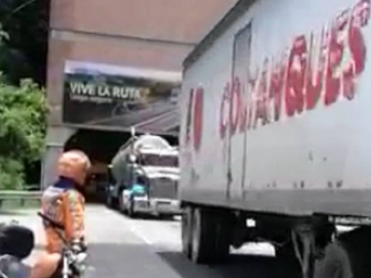 VIDEO: Llegaron más camiones con insumos médicos a Bucaramanga