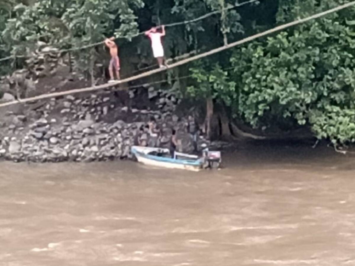 Segundo cuerpo de los mineros es evacuado del socavón