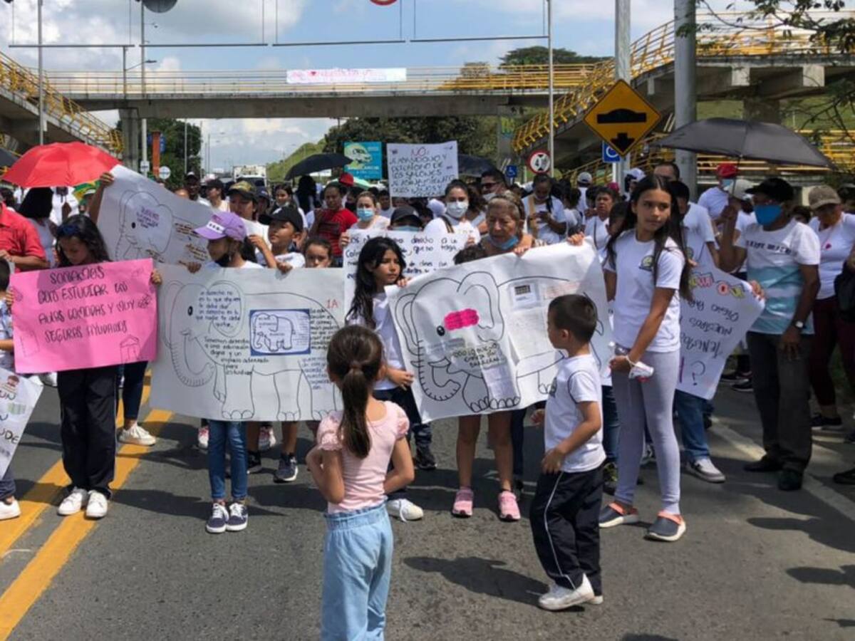 Denuncian retrasos en la construcción de un megacolegio en La Virginia