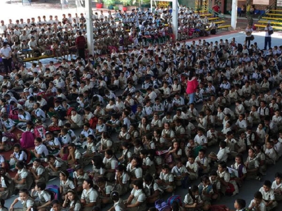 Autoridades educativas revisan plan de atención a la región