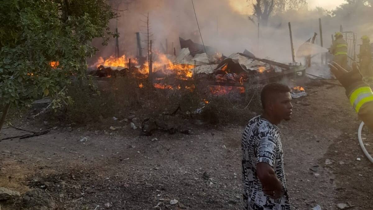 Incendio arrasó con 11 viviendas de madera en el sur de Cartagena