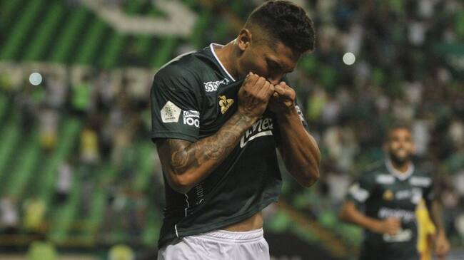 Jorge Marsiglia festeja su anotación ante el Pereira, en la victoria 2-1.