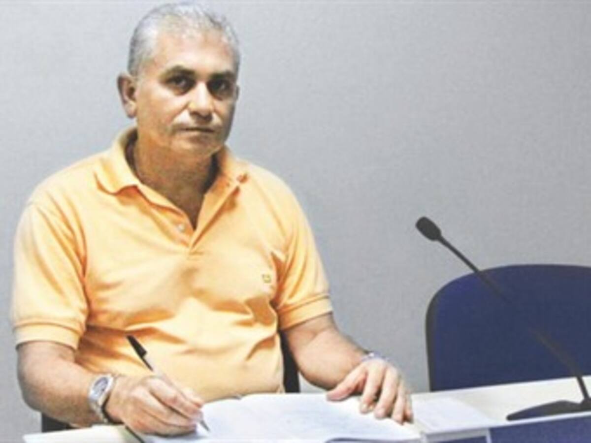 Alias 'El Canoso' afirmó que se reunió con Álvaro Uribe cuando era candidato presidencial