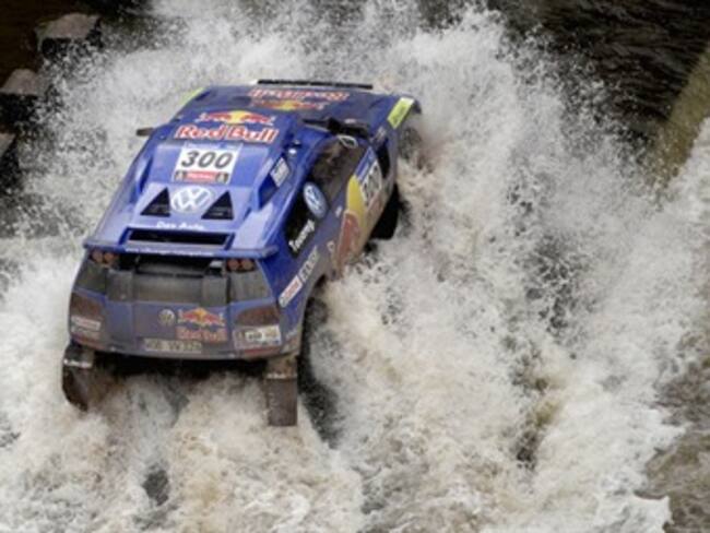 El español Carlos Sainz volvió a ganar y es líder sólido del Rally Dakar Argentina-Chile 2011