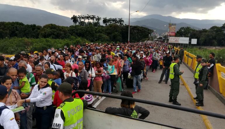 Paso de la frontera de Venezuela hacia Colombia