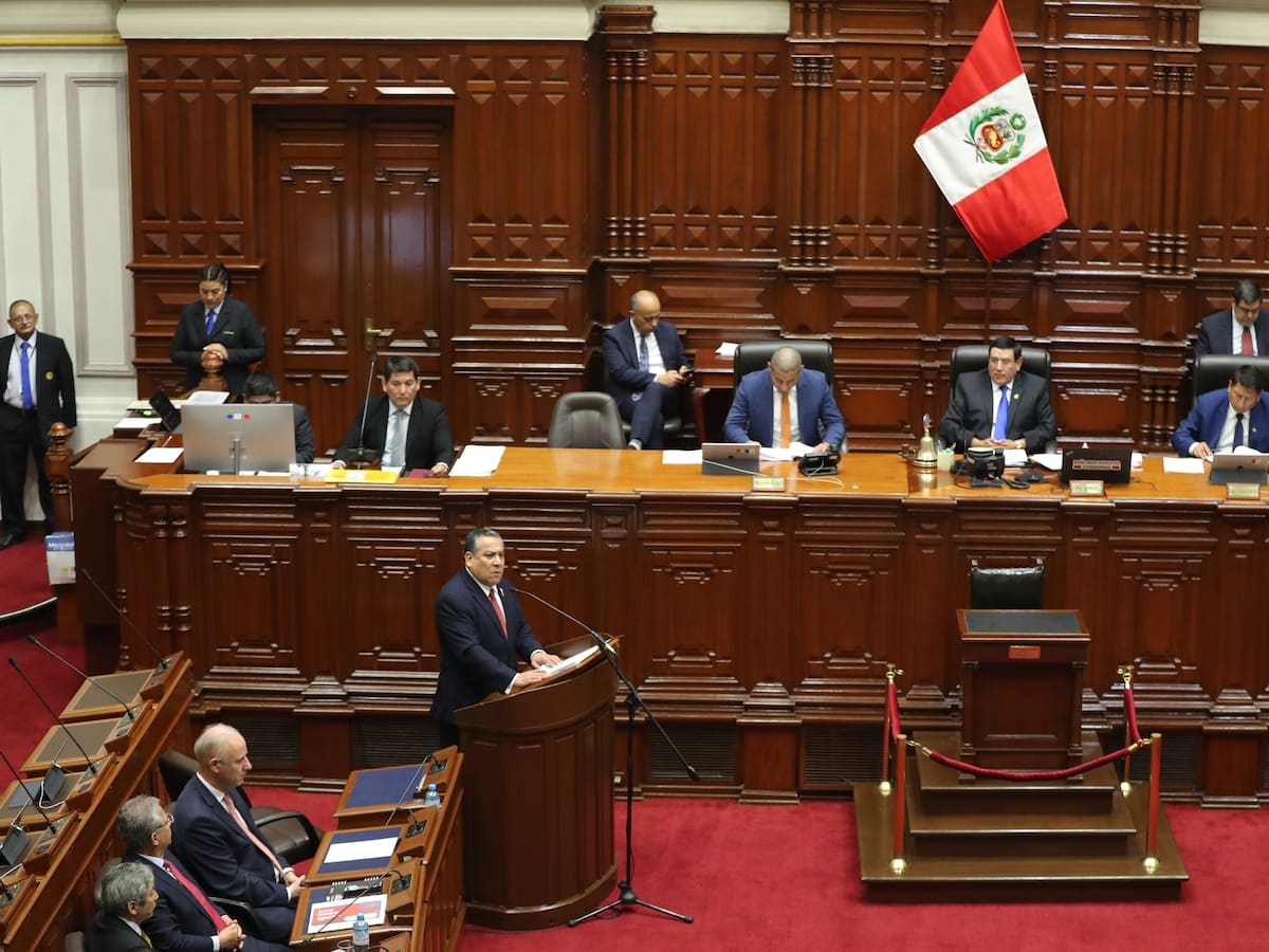Defensor del Pueblo sugiere a la presidenta disolver el Congreso en Perú