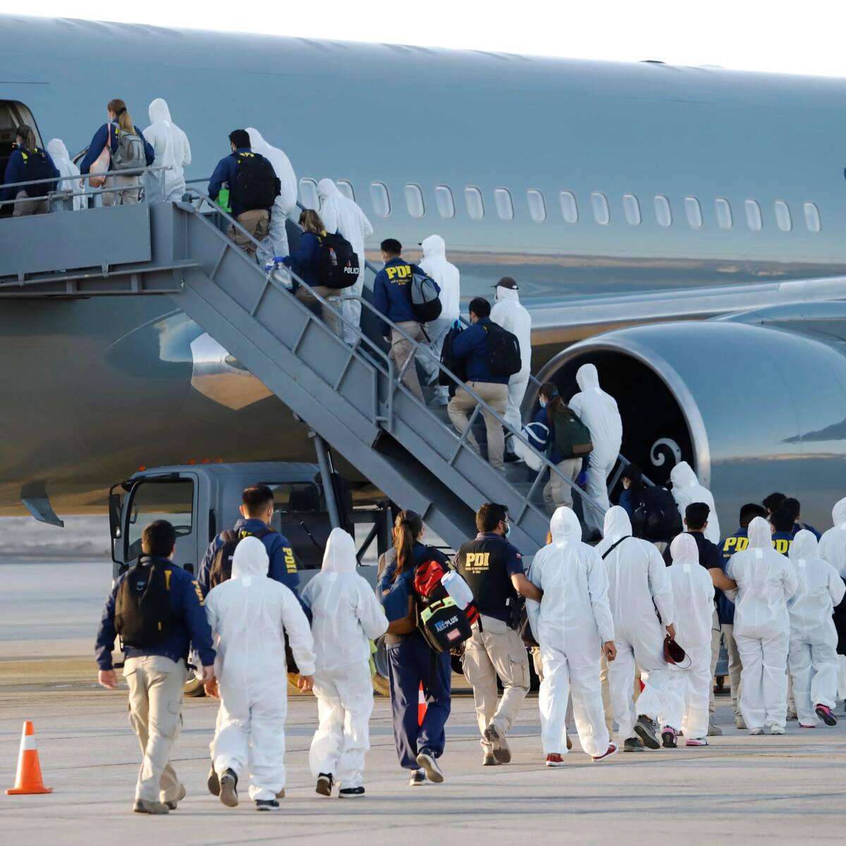 Deportan desde Chile a 65 extranjeros con destino a Colombia y República Dominicana