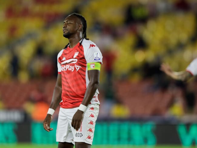 Hugo Rodallega se lamenta tras la histórica derrota en casa / Colprensa.