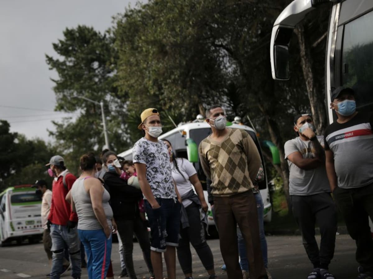 Maduro decreta toque de queda en fronteras con Colombia y Brasil