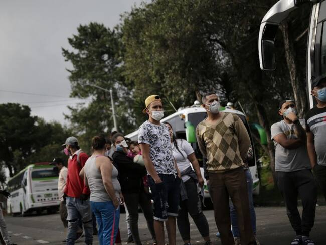 Maduro decreta toque de queda en fronteras con Colombia y Brasil