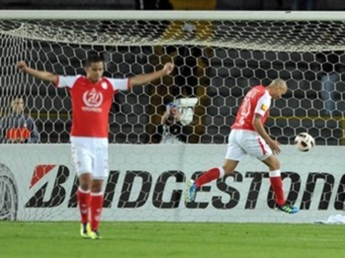 Independiente Santa Fe acabó con el liderato del Atlético Huila tras goleada 4 - 0