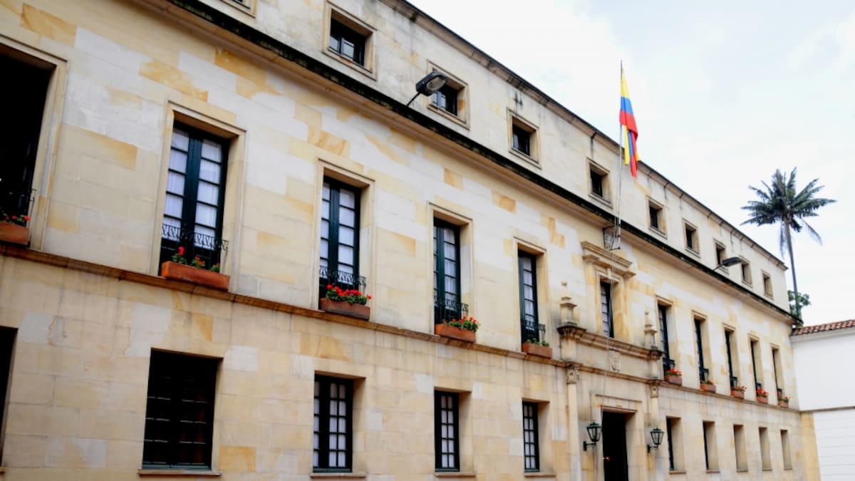 Ministerio de Relaciones Exteriores echa reversa: el viernes sí trabajarán consulados y embajadas