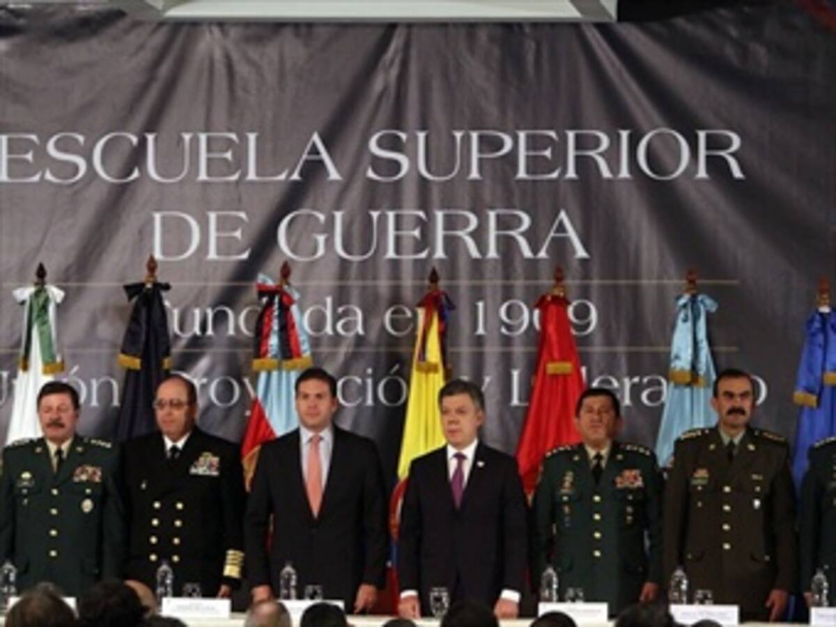Santos negó orden a las FF.MM. de reducir la ofensiva militar