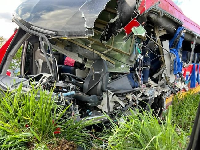 Grave accidente de tránsito dejó dos personas muertas y 15 heridas en el norte del Tolima