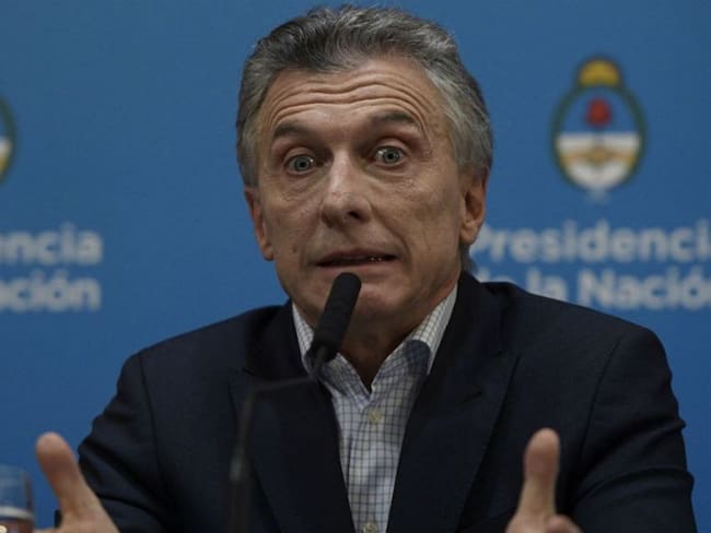 Argentina restringe compra de dólares para recuperar estabilidad económica