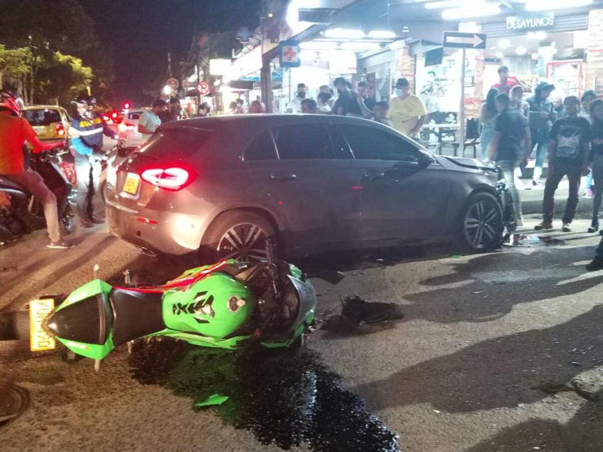 Vuelve y juega: motociclista permanece en una UCI de Ibagué