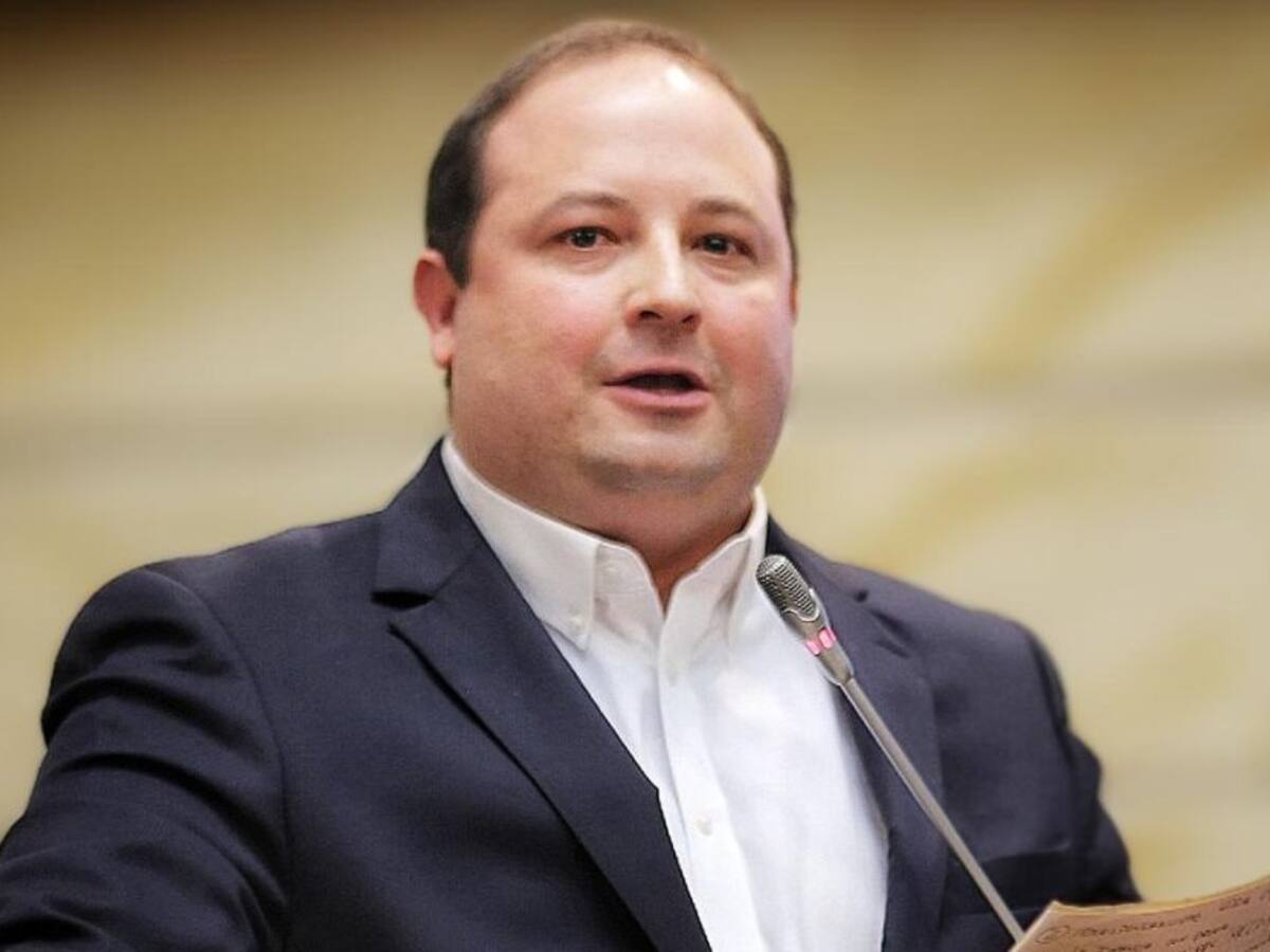 Senador Araujo celebra adjudicación de reemplazo de Electricaribe