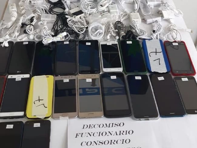 Sorprenden a contratistas ingresando más de 50 celulares a cárcel Cómbita