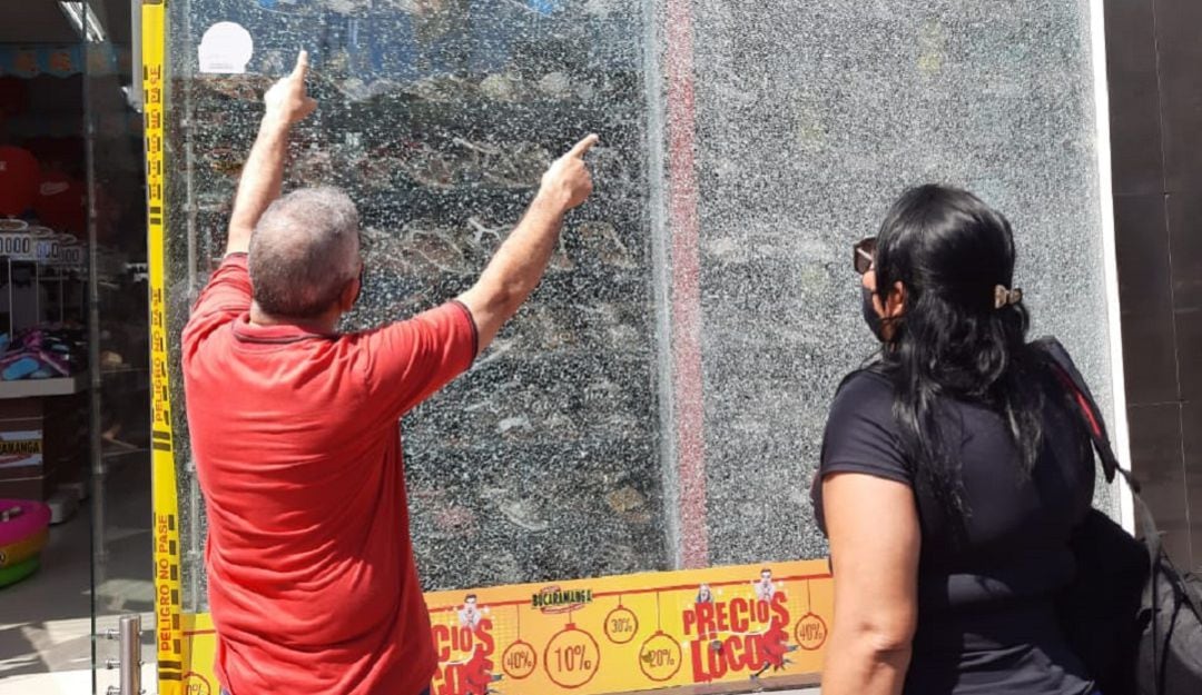 Delincuentes en moto rompieron vidrios con armas de fuego