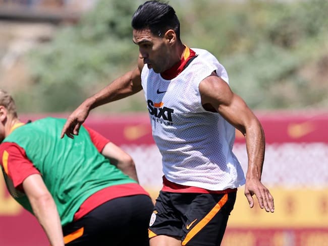 Falcao García entrenando con el Galatasaray previo al duelo contra el Randers por Europa League en 2021