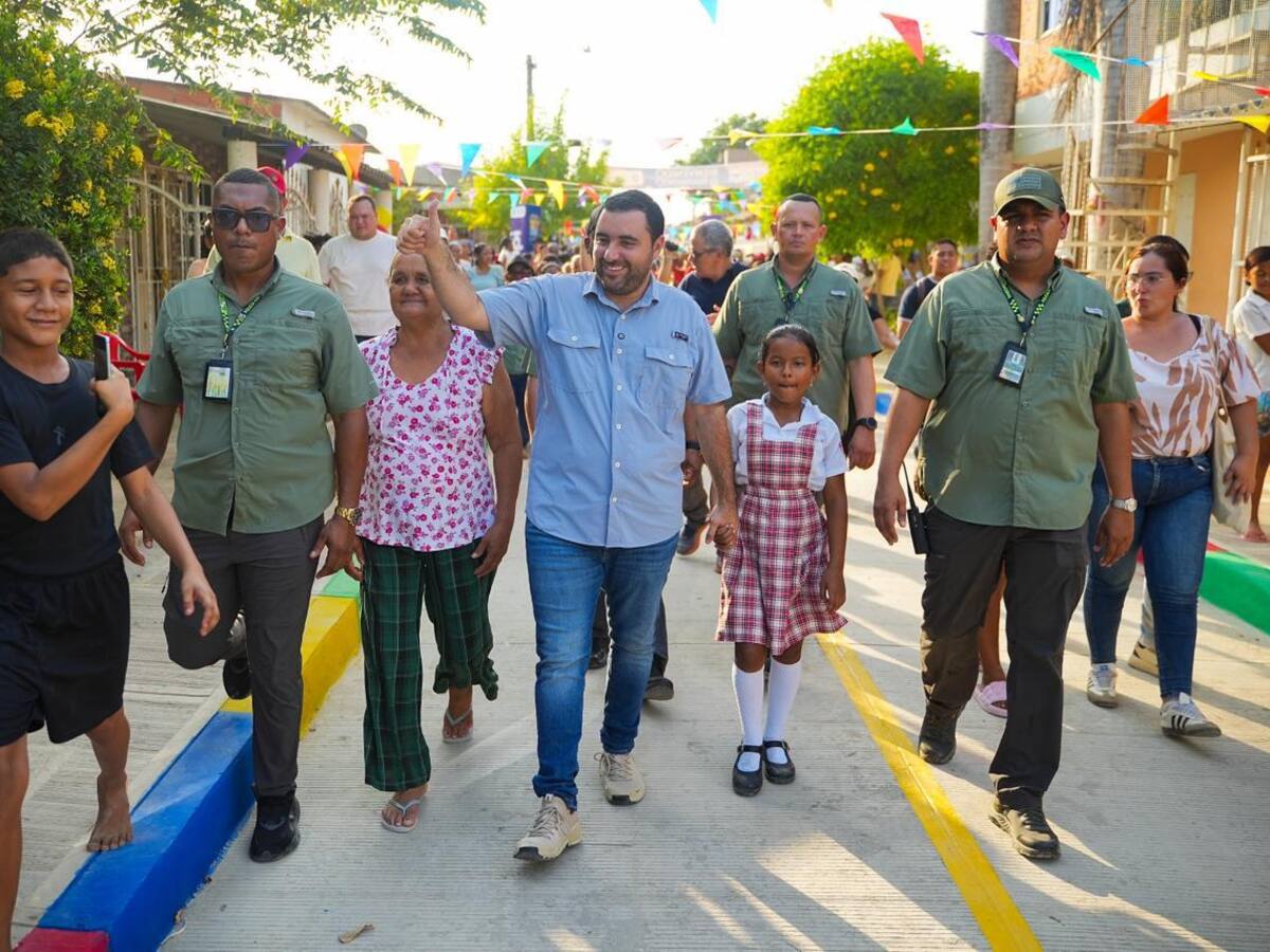 Olaya Herrera estrena calle: 45 años de barro que el Gobernador convirtió en concreto