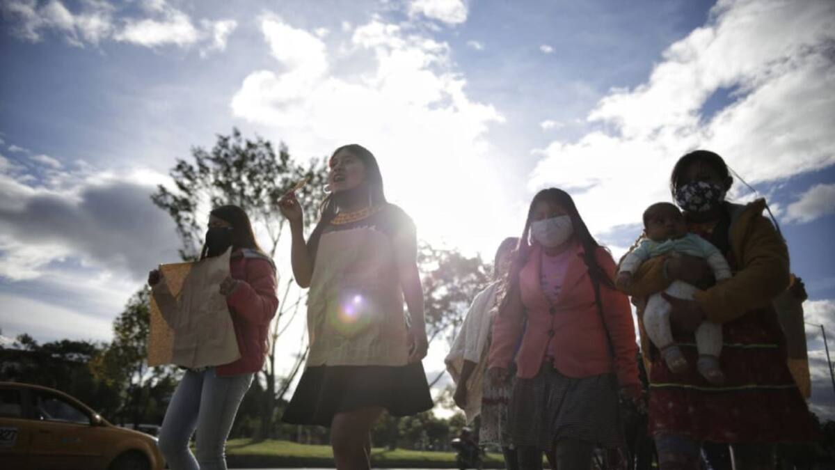 (Fotos) Protestas por violación de niña indigena en Bogotá