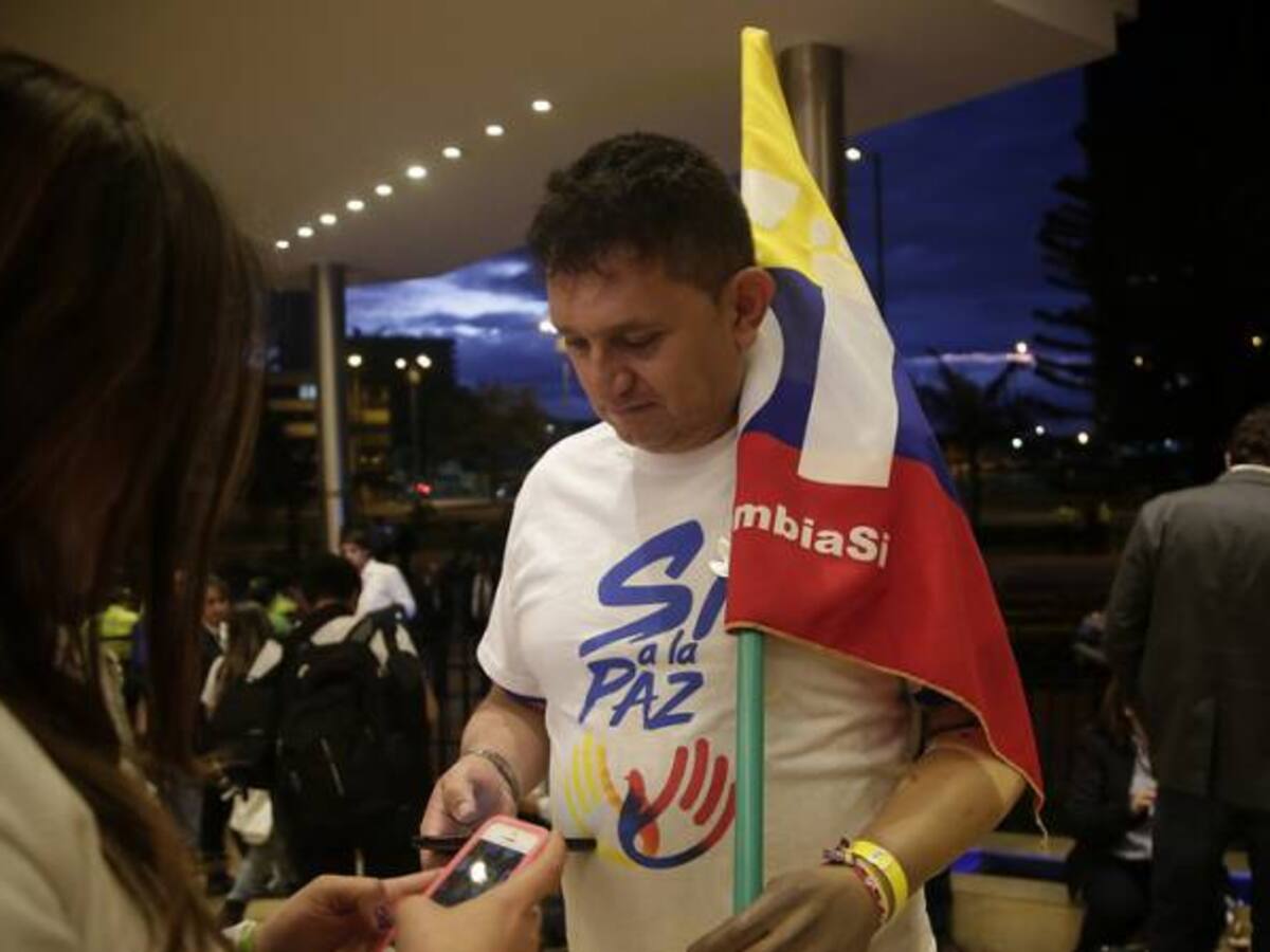 Bogotanos organizan plantón por la paz