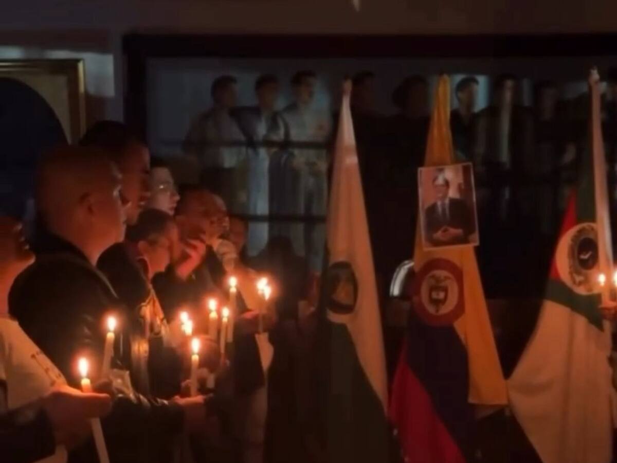 Marinilla hizo velatón en homenaje al senador Miguel Uribe Turbay